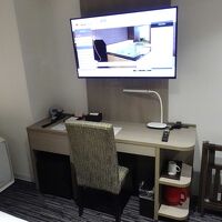 きれいな机やテレビ