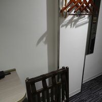 ハンガーと荷物置き