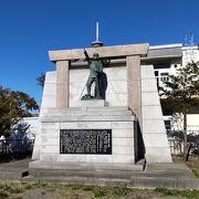 住宅街に現れる広場