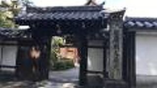 境内には、狛犬ならぬ「狛イノシシ」