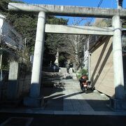 鎌倉最古の神社ともいわれる神社は、相模湾の眺めが良い