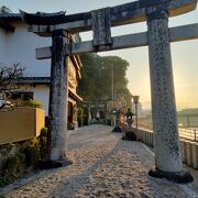 朱塗りの竜宮門のある伊万里神社は境内にお菓子の神様中嶋神社もありました