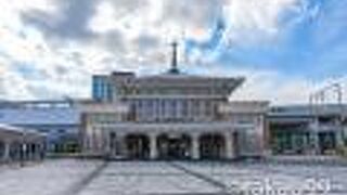 「奈良市総合観光案内所 (JR奈良駅旧駅舎) 」はJR奈良駅のすぐ隣にあります