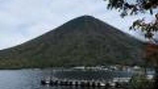 男体山と中禅寺湖の絶景が広がります
