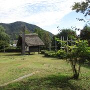 縄文時代住居の再現されてます。