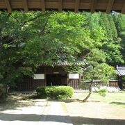 隣に、藩主中川家の菩提寺がありました。