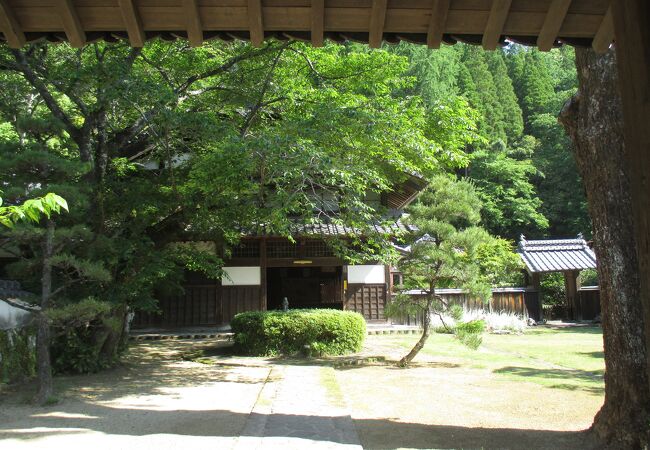 隣に、藩主中川家の菩提寺がありました。