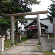 歴史はあるが静かに鎮座している神社