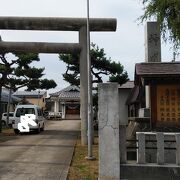 住宅街の中にある小さな神社