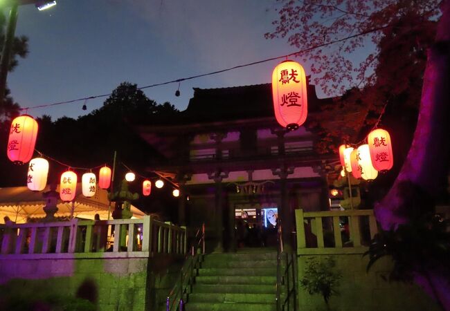 新しいスタイルの神社です