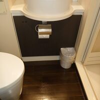 シャワールームとトイレは分離されてます。