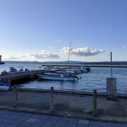 内海のような波静かな港