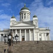 ヘルシンキのシンボル的存在の白い大聖堂