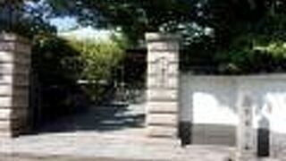 阿茶局の墓があります。