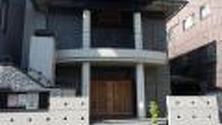 特徴的な本堂です。