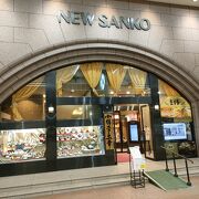 周辺の店が休みの日も営業している貴重な店。あんかけ焼きそばは具が沢山で美味しかった。