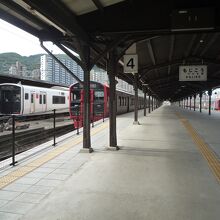 ずっと長ーいホームは往時から遺産