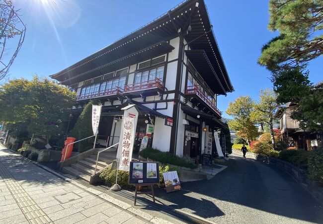 同じ建物内に漬物屋があります