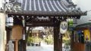 豊臣秀次とその一族の菩提を弔う寺院