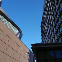 ホテルは右側、左はリミューザシンフォニーホール