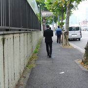 波除神社の前の通り。