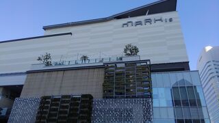 駅から直結で入れます