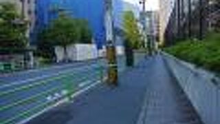 このあたりも江戸時代、忠臣蔵の浅野家の上屋敷敷地でした。