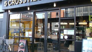 駅前のコーヒーショップ