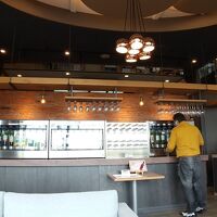 ワインラウンジで17：00までワイン飲み放題