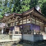 和銅年間の創建と伝わる古い神社