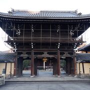 ＪＲ京都駅烏丸口近くの寺院でした。