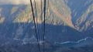 途中に支柱のないロープウェイ