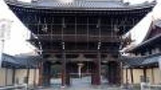 ＪＲ京都駅烏丸口近くの寺院でした。