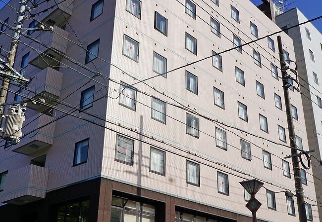 ホテルニュー奄美の2階にある朝食レストランですが、昼と夜の営業もあります。