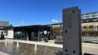 高山駅東口ロータリーにある