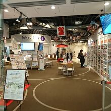 ＪＰタワーの地下１階エントランス脇にあります