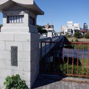 出町柳駅近くの歴史のありそうな橋でした。