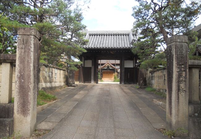 新寺五丁目にある浄土宗寺院