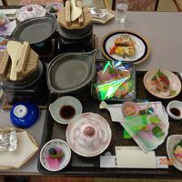 夕食、年寄りにはちょうどいい量で美味かったです。