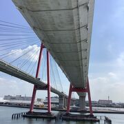 仙台港から乗船した太平洋フェリーで名古屋港に向かう途中で名港トリトンを通過しました