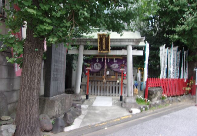 今は小社が建てられています。