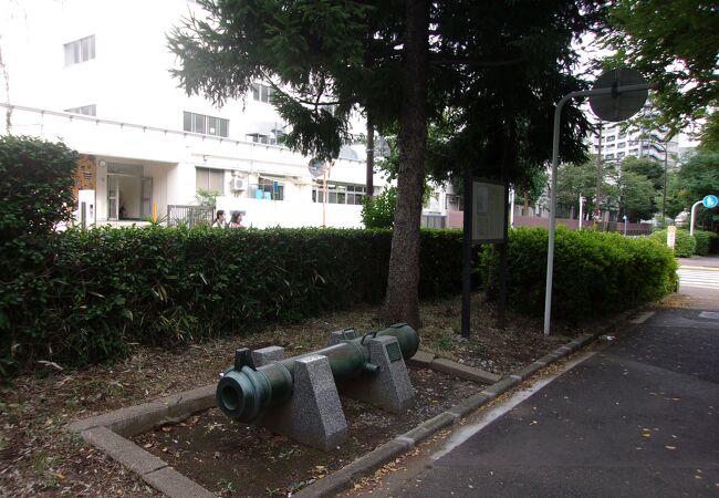 南砂緑道公園の中にあります。