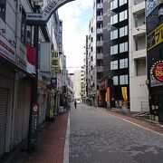 神田駅東口から始まる通り