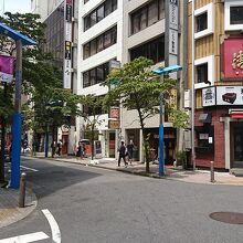 居酒屋さんとかラーメン屋さんの多い通り