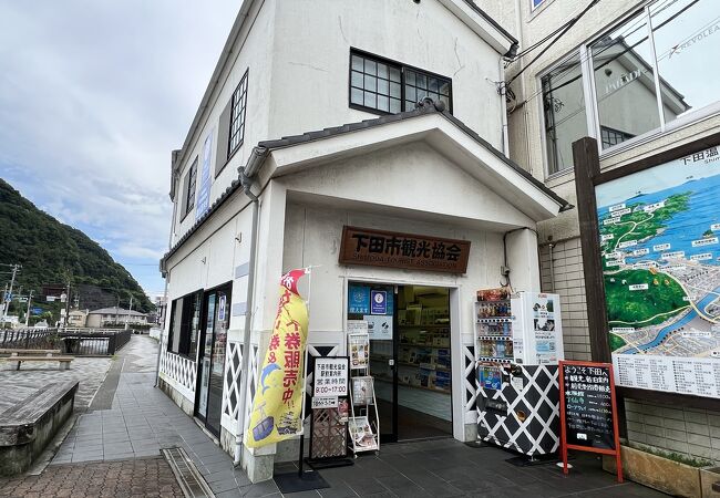 なまこ壁の建屋