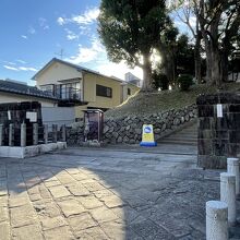 旧長崎医科大学左右の門柱。