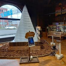 キラキラなワイングラスタワー