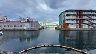 （旭橋）小樽運河クルーズの船のルートにもなっています