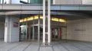 ショップやレストランが入居