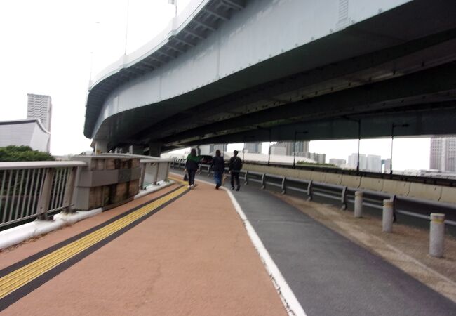 有明アリーナに通じる橋です。